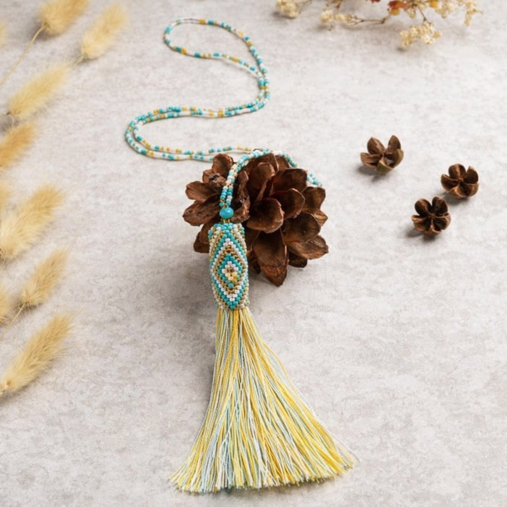 Parure Collier de Perles Japonaises avec Pompon et ses Boucles Assorties